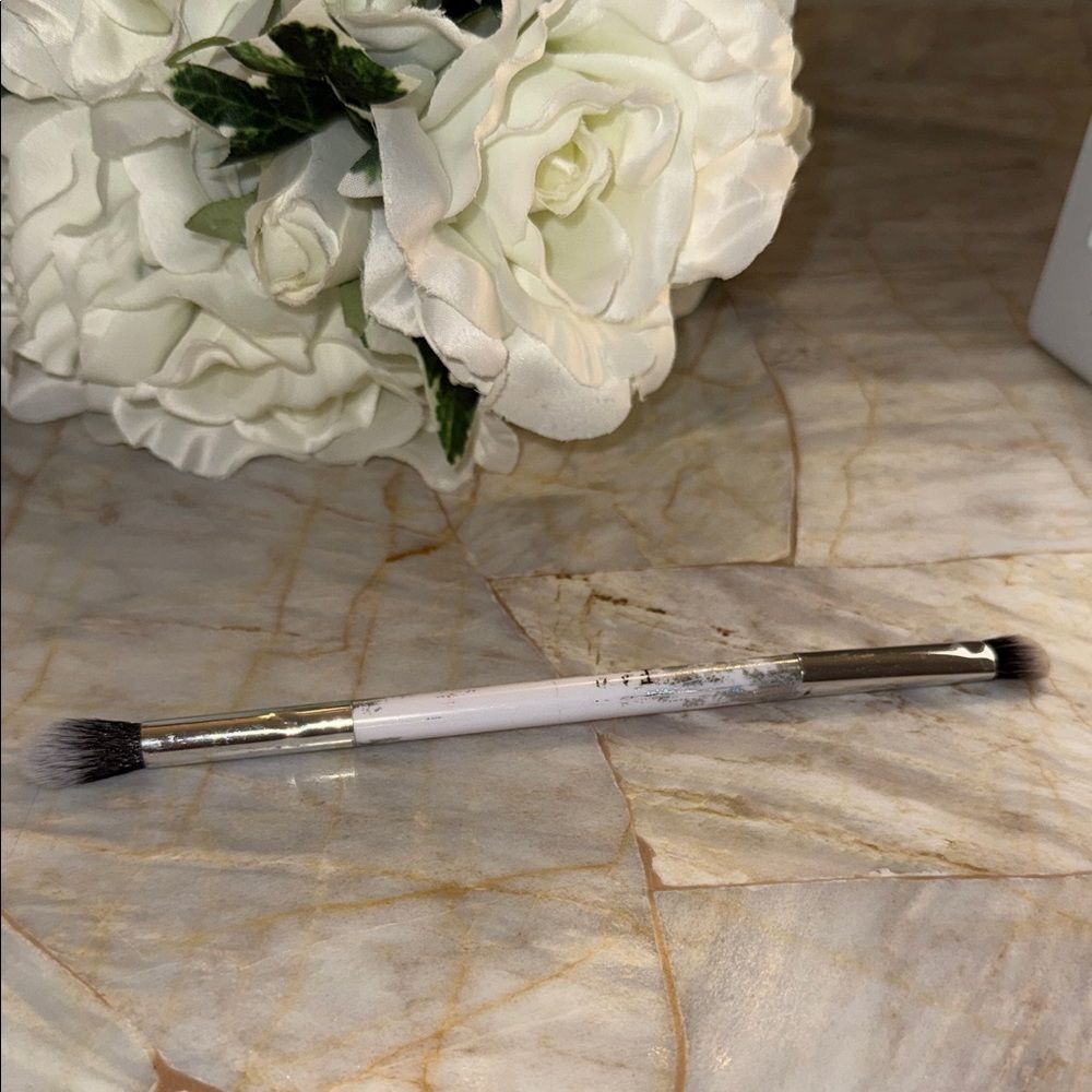Tarte‎ Dual Ended Eyeshadow Blending and Smudge Brush White Silver